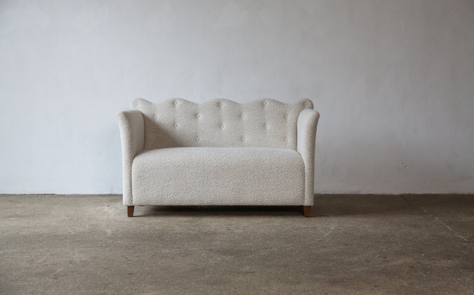 /products/wavy-back-sofa-upholstered-in-lelievre-wool-boucle-1