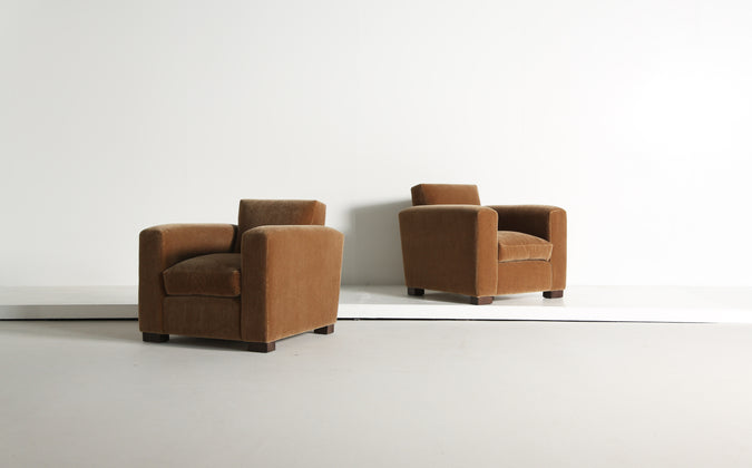/products/a-pair-of-club-chairs-upholstered-in-pure-mohair