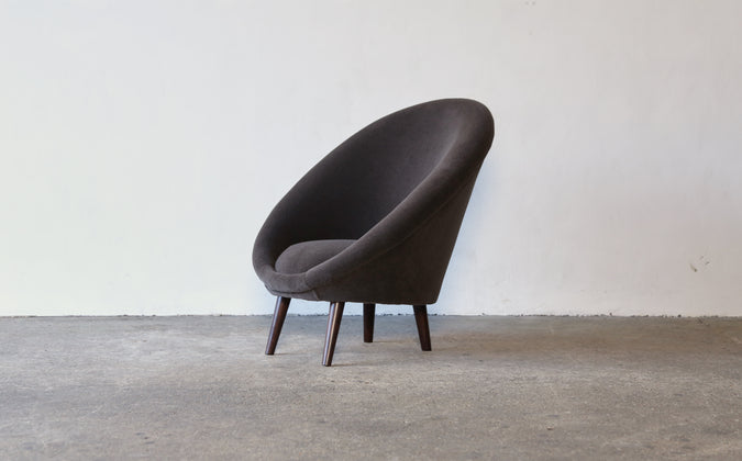 /products/a-1960s-italian-egg-chair-newly-upholstered-in-alpaca