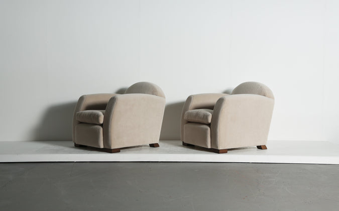 /products/pair-of-curved-arm-club-chairs-upholstered-in-pure-alpaca