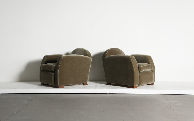 /products/pair-of-curved-arm-club-chairs-upholstered-in-pure-mohair-1