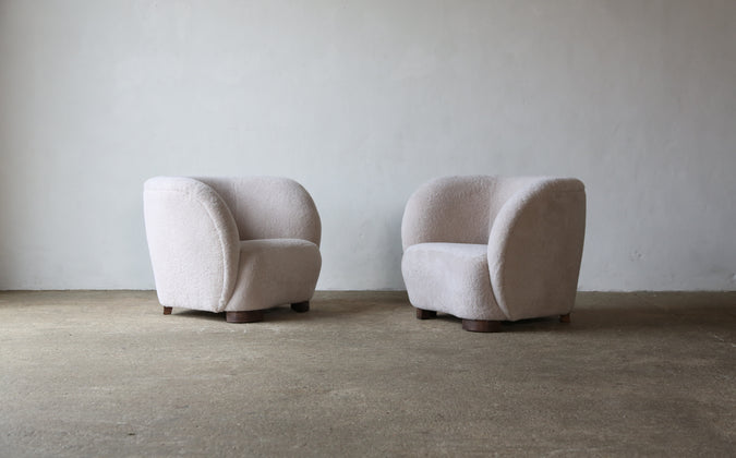 /products/a-pair-of-armchairs-in-natural-sheepskin-upholstery
