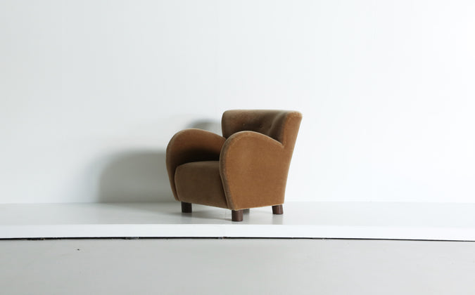 /products/lounge-chair-in-mohair