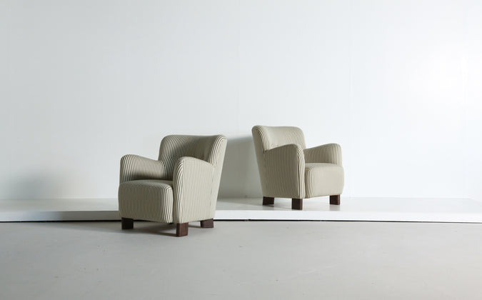 /products/elegant-pair-of-lounge-chairs-upholstered-in-striped-fabric