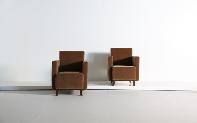 /products/pair-of-square-armed-club-chairs-upholstered-in-pure-mohair-1
