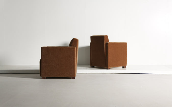 /products/pair-of-square-armed-leaning-club-chairs-upholstered-in-pure-mohair