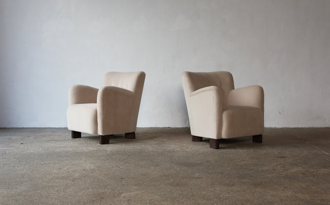 /products/elegant-pair-of-lounge-chairs-upholstered-in-pure-alpaca