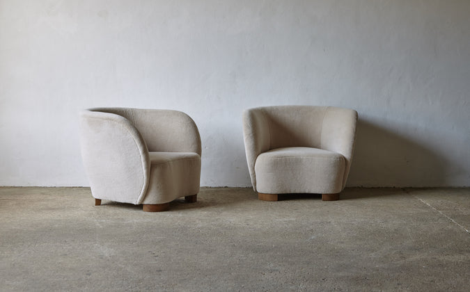 /products/pair-of-armchairs-in-the-style-of-flemming-lassen-upholstered-in-pure-alpaca